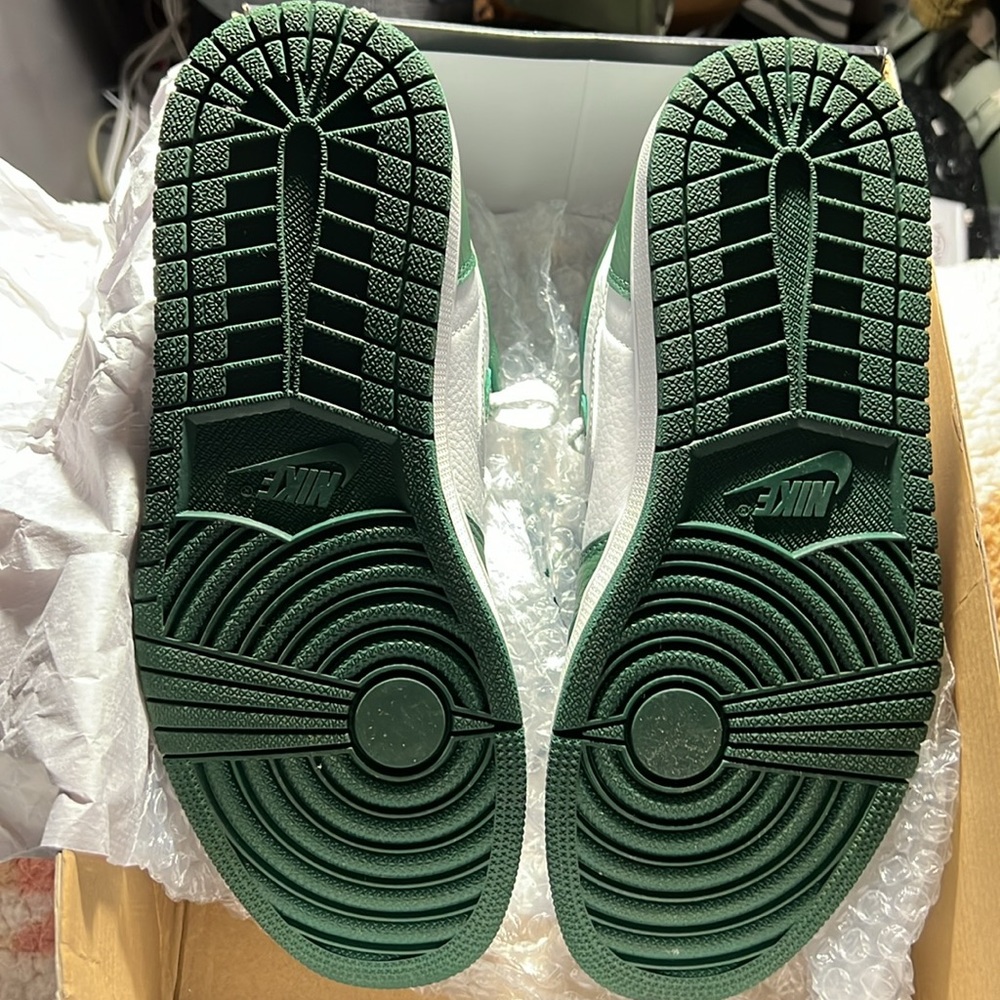 Air Jordan 1 Retro High OG George Green Sneakers Men's 8.5 Women's 10 DZ5485-303 - Picture 6 of 9